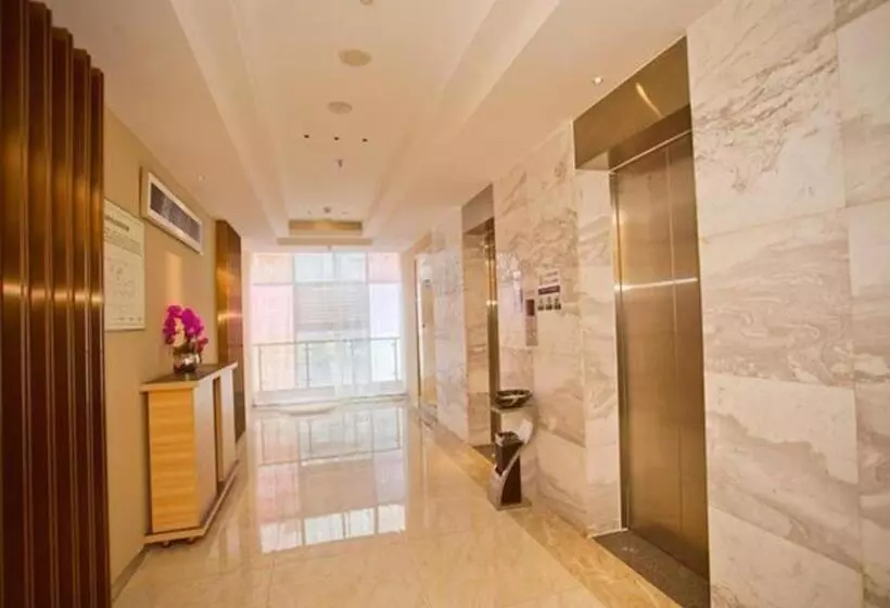 Hotelli City Comfort Inn Guanghan Sanxingdui Bailun Plaza