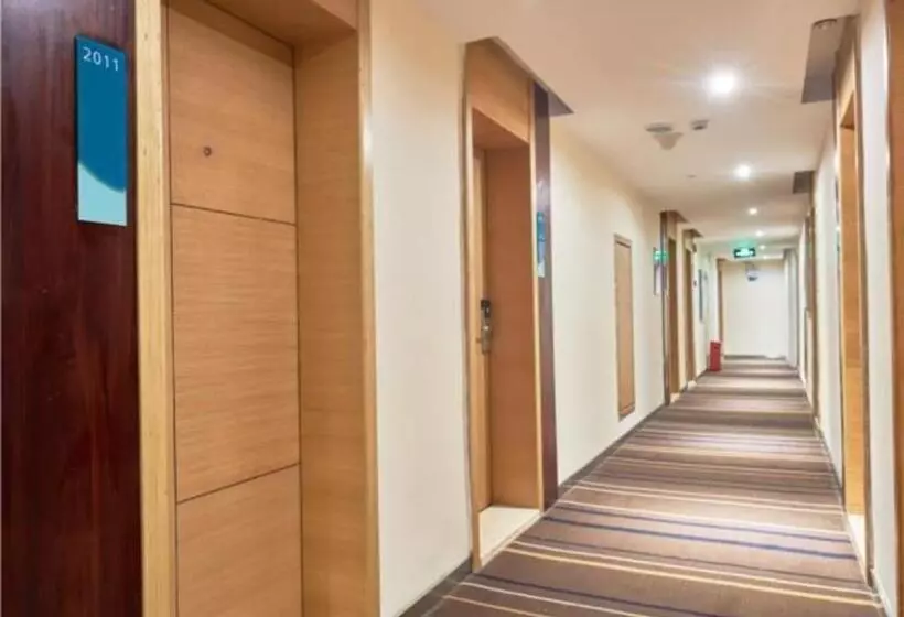 Hotelli City Comfort Inn Liuzhou Baisha Bus Station Shengli Barbecue City