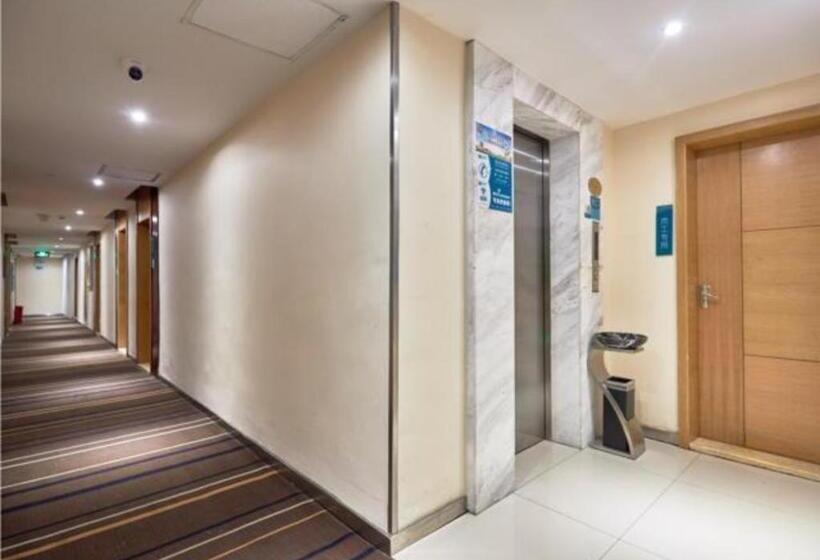 Отель City Comfort Inn Liuzhou Baisha Bus Station Shengli Barbecue City