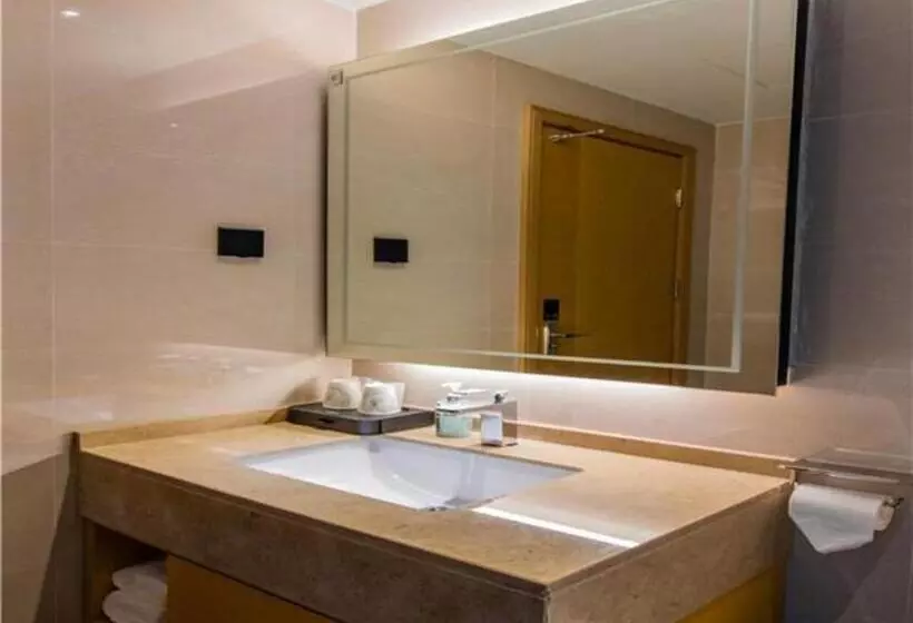 Hotelli City Comfort Inn Maoming Shuidong Wanda Plaza Government