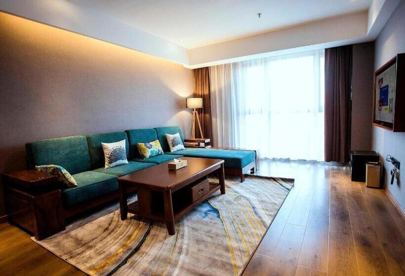 Отель James Joyce Coffetel Xinyang Municipal Government Railway Station