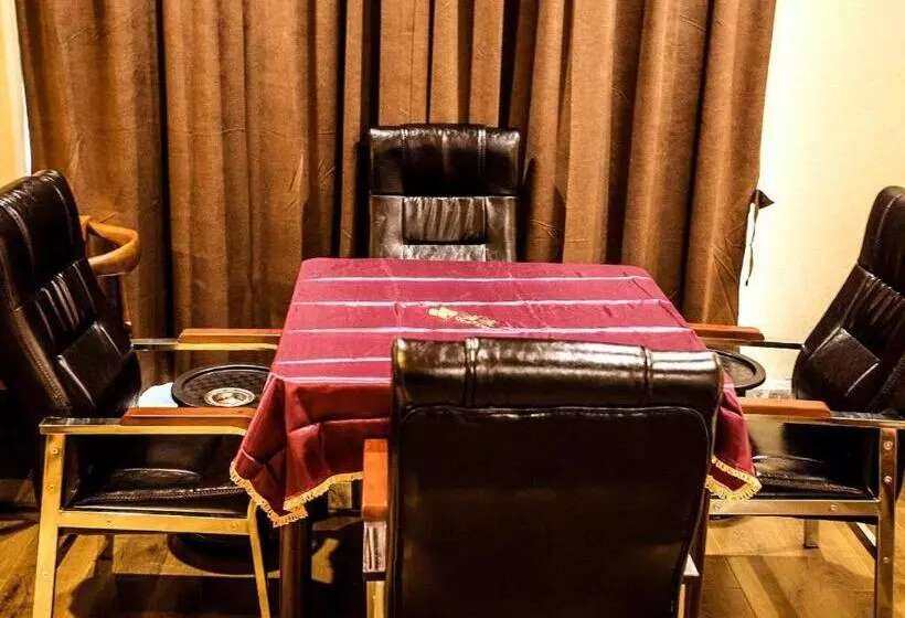 Hotelli James Joyce Coffetel Xinyang Municipal Government Railway Station