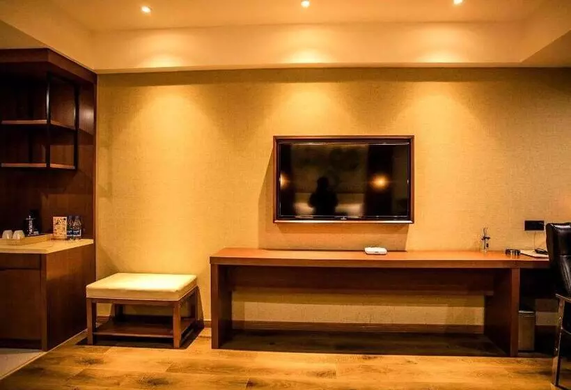 Hotelli James Joyce Coffetel Xinyang Municipal Government Railway Station