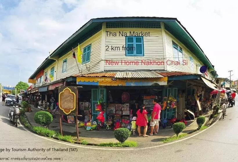 ホテル New Home Nakhon Chai Si