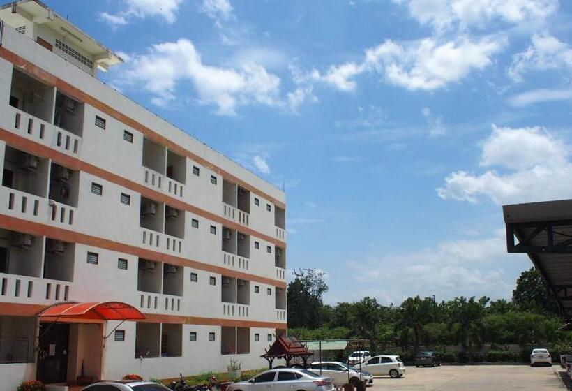 Hotel New Home Nakhon Chai Si