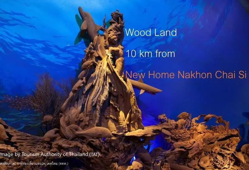 ホテル New Home Nakhon Chai Si