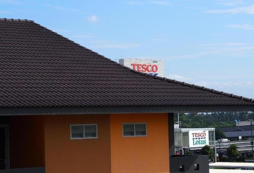 Hotel New Home Nakhon Chai Si