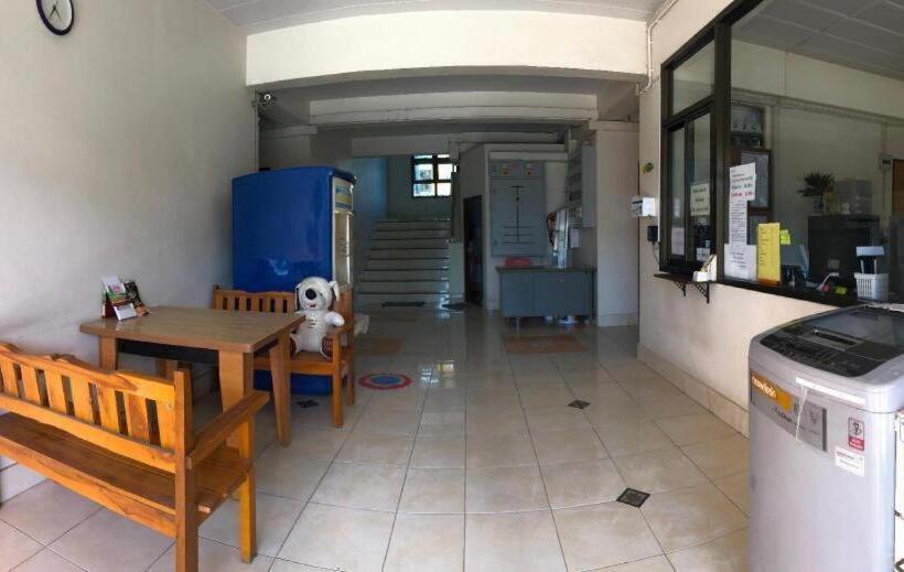 Hotel New Home Nakhon Chai Si