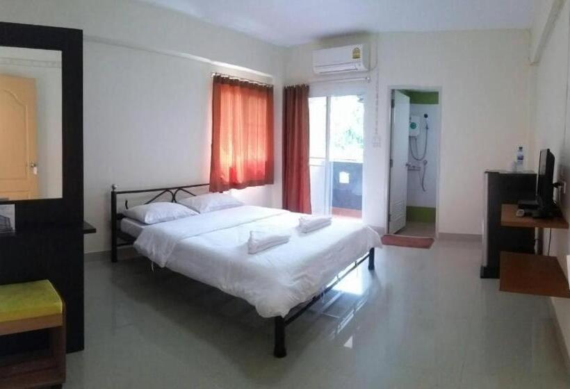 Hotel New Home Nakhon Chai Si