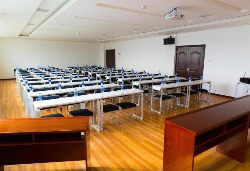 Lavande Hotel Qianjiang Lobster Market