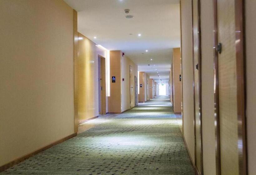 Lavande Hotel Qianjiang Lobster Market