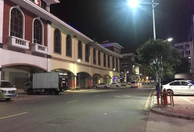 Pai Hotels·lianzhou Bus Station Commercial Food Street