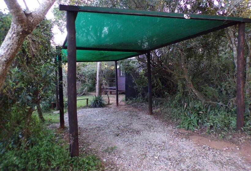 Общежитие Woodlands Cottages & Camping