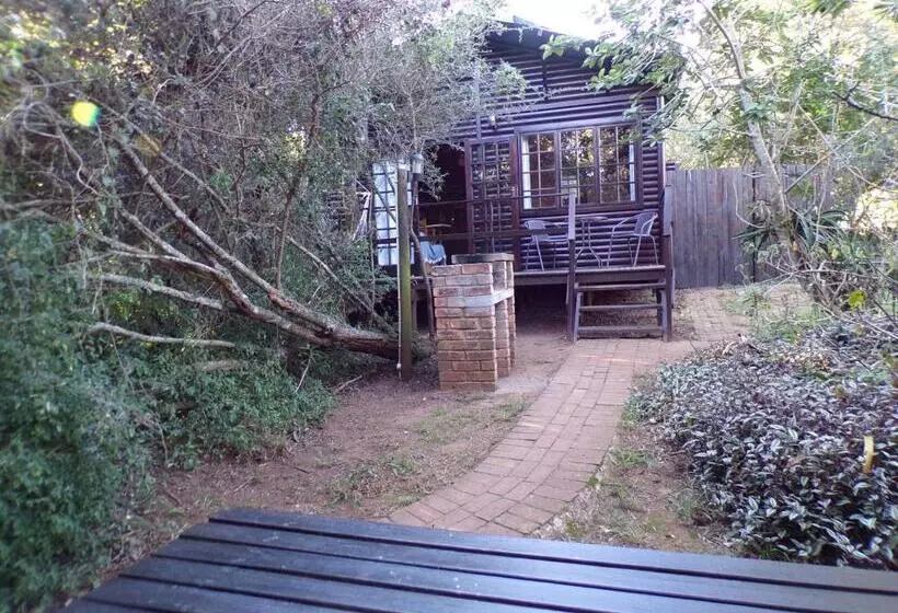 Retkeilymaja Woodlands Cottages & Camping