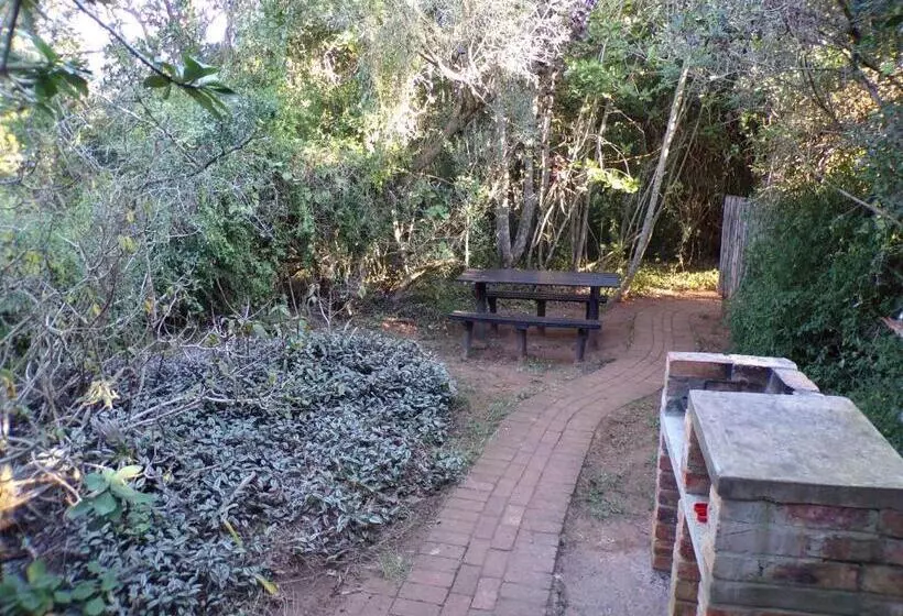 Retkeilymaja Woodlands Cottages & Camping