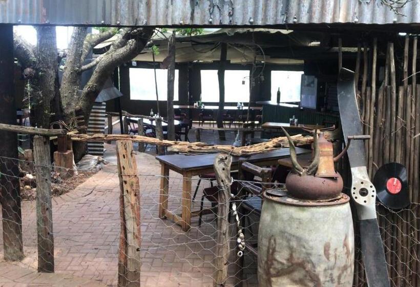 Общежитие Woodlands Cottages & Camping