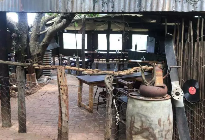 Retkeilymaja Woodlands Cottages & Camping