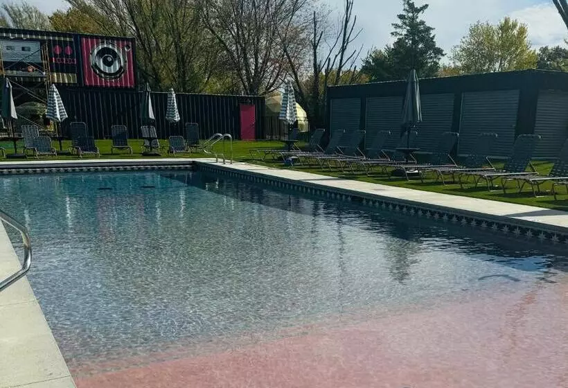 Lomakeskus Daydreamer Domes