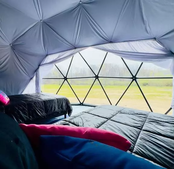 Lomakeskus Daydreamer Domes