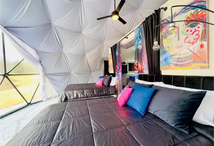 Lomakeskus Daydreamer Domes