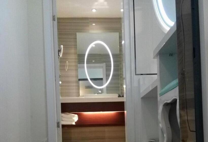 Xana Hotelle Ankang High Tech High School