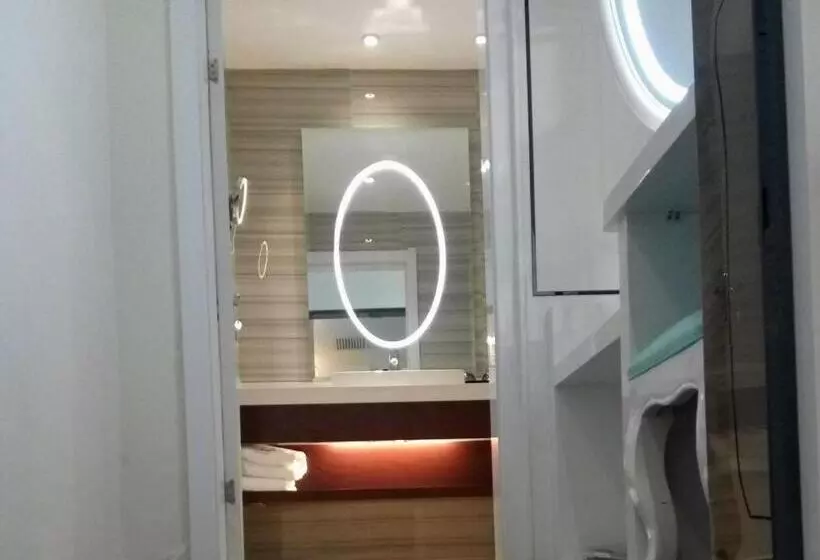 Xana Hotelle Ankang High Tech High School