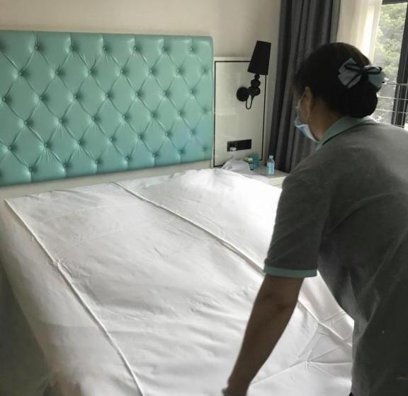 Xana Hotelle Ankang High Tech High School