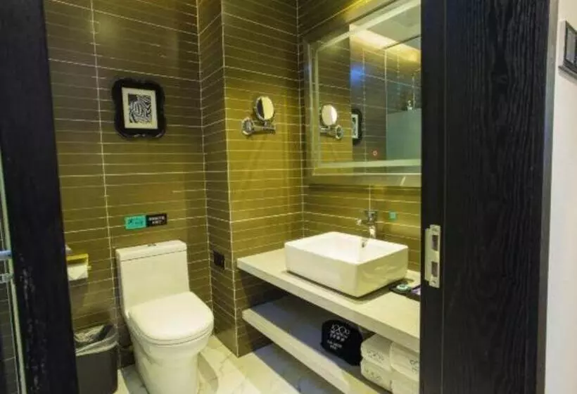 Xana Hotelle Shihezi Junken Museum Branch