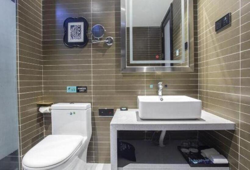 Xana Hotelle Shihezi Junken Museum Branch