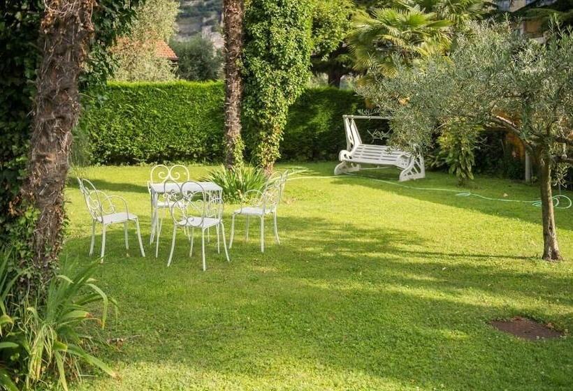 Отель Bike Garnì Villa Maria Torbole