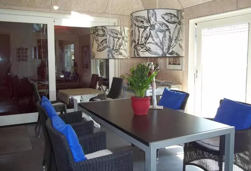 Aamiaismajoitus (B&B) T Griene Hemeltsje