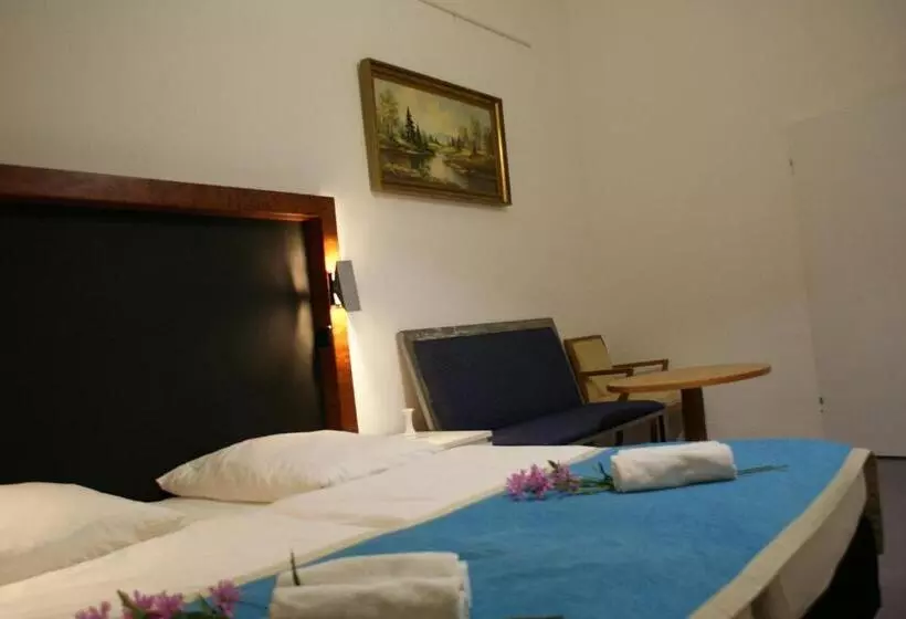 Otel Garni Aaberna