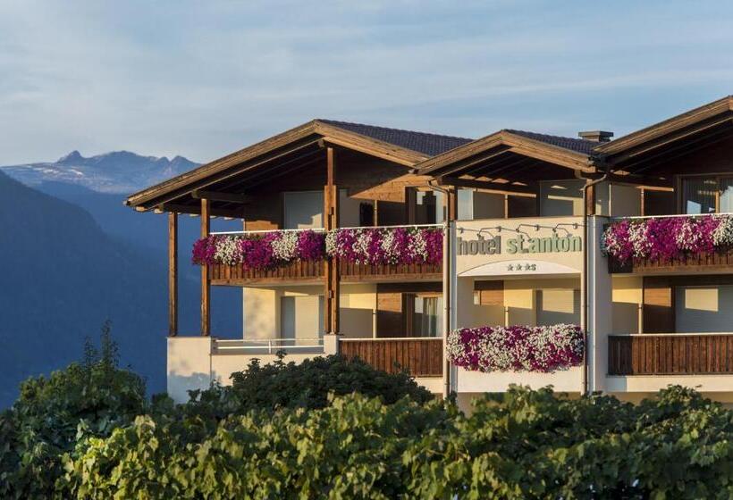 ホテル St. Anton