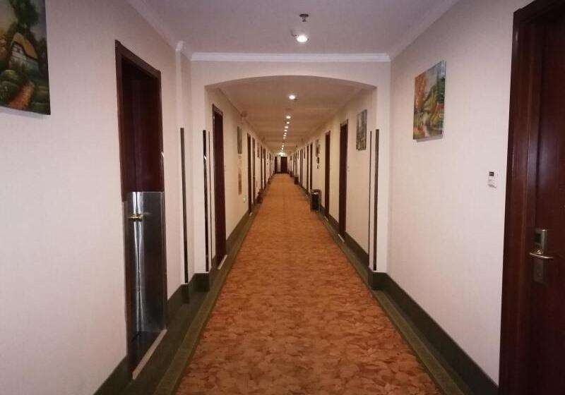 Отель Greentree Inn Zhangjiakou Zhangbei County Bus Stat