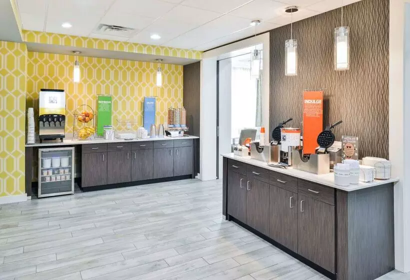 ホテル Hampton Inn Emporia