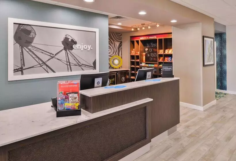 ホテル Hampton Inn Emporia