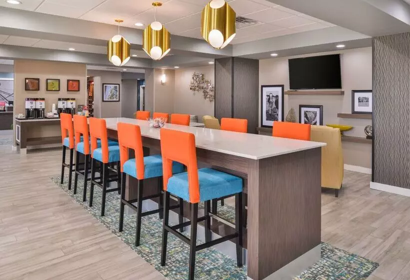 ホテル Hampton Inn Emporia