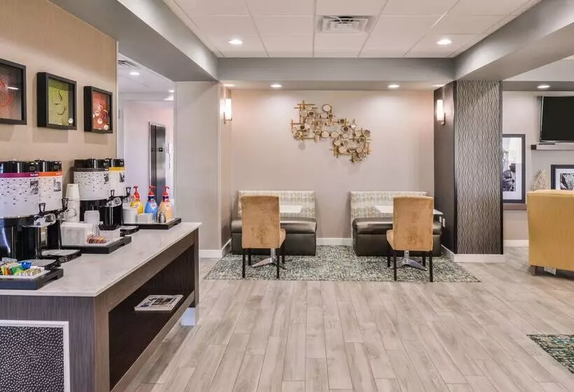 ホテル Hampton Inn Emporia
