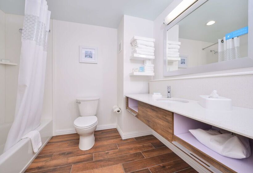 בית מלון כפרי Hampton Inn Emporia