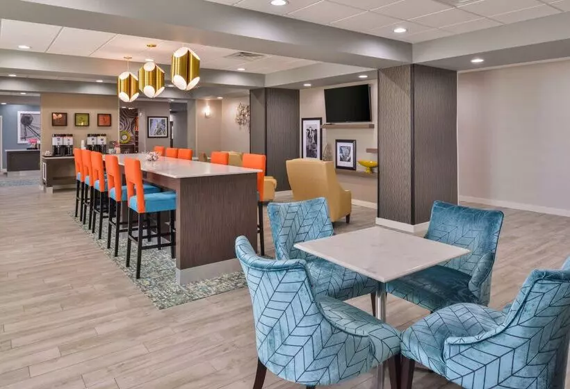 ホテル Hampton Inn Emporia