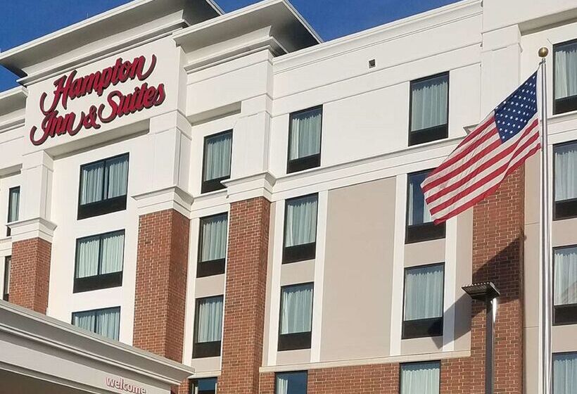 Отель Hampton Inn & Suites Newburgh Stewart Airport
