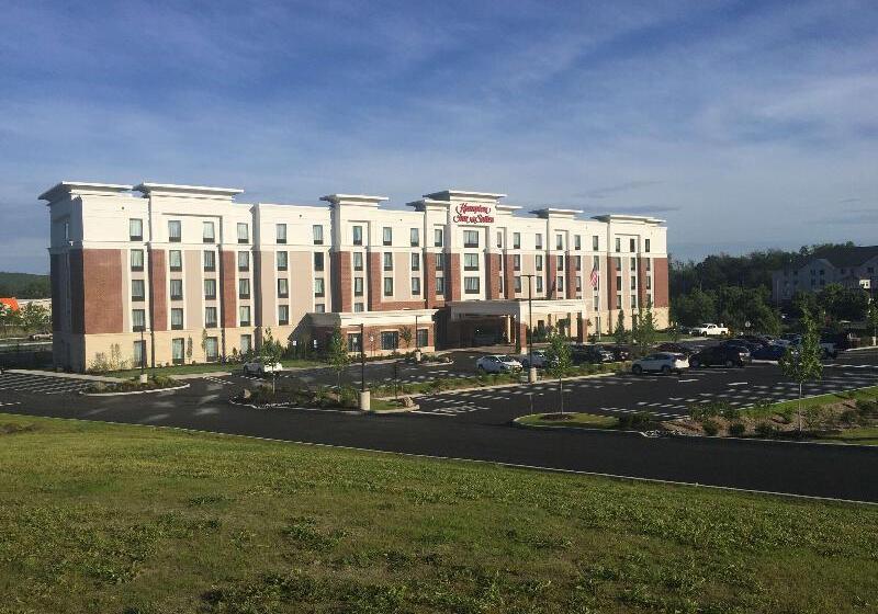 Отель Hampton Inn & Suites Newburgh Stewart Airport
