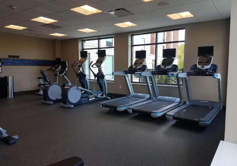 Отель Hampton Inn & Suites Newburgh Stewart Airport