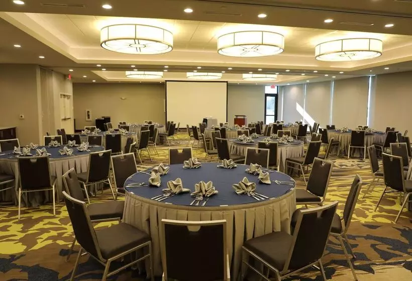 هتل Hilton Garden Inn Austin Airport