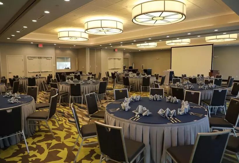 هتل Hilton Garden Inn Austin Airport