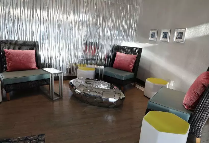 هتل Hilton Garden Inn Austin Airport