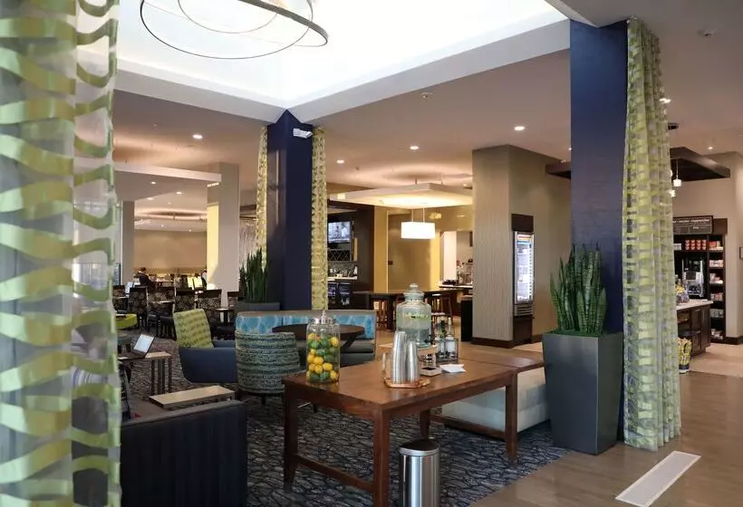 هتل Hilton Garden Inn Austin Airport