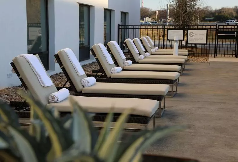هتل Hilton Garden Inn Austin Airport