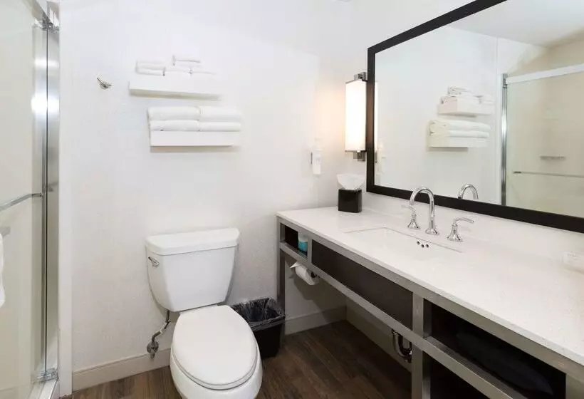 هتل Hilton Garden Inn Austin Airport