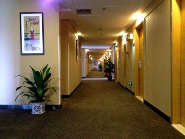 בית מלון כפרי 7days Premium Qinhuangdao Railway Station Yingbin Road